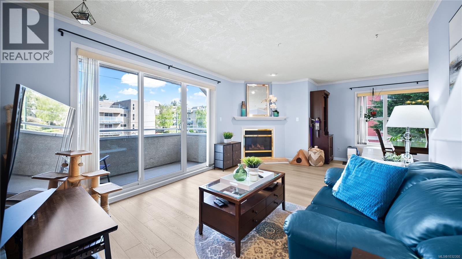 204 1361 Hillside Avenue, Victoria