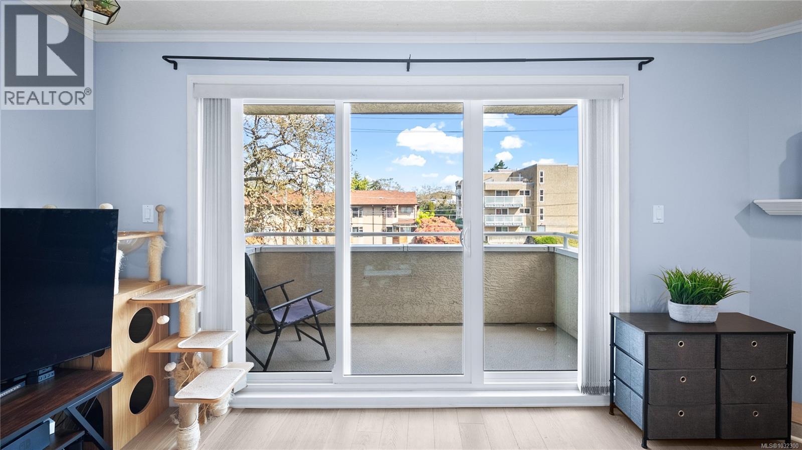 204 1361 Hillside Avenue, Victoria