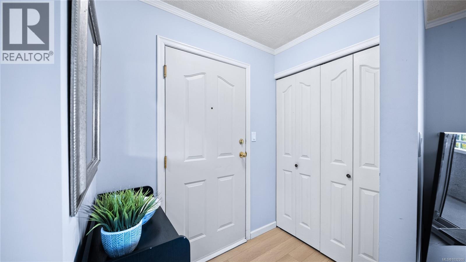 204 1361 Hillside Avenue, Victoria