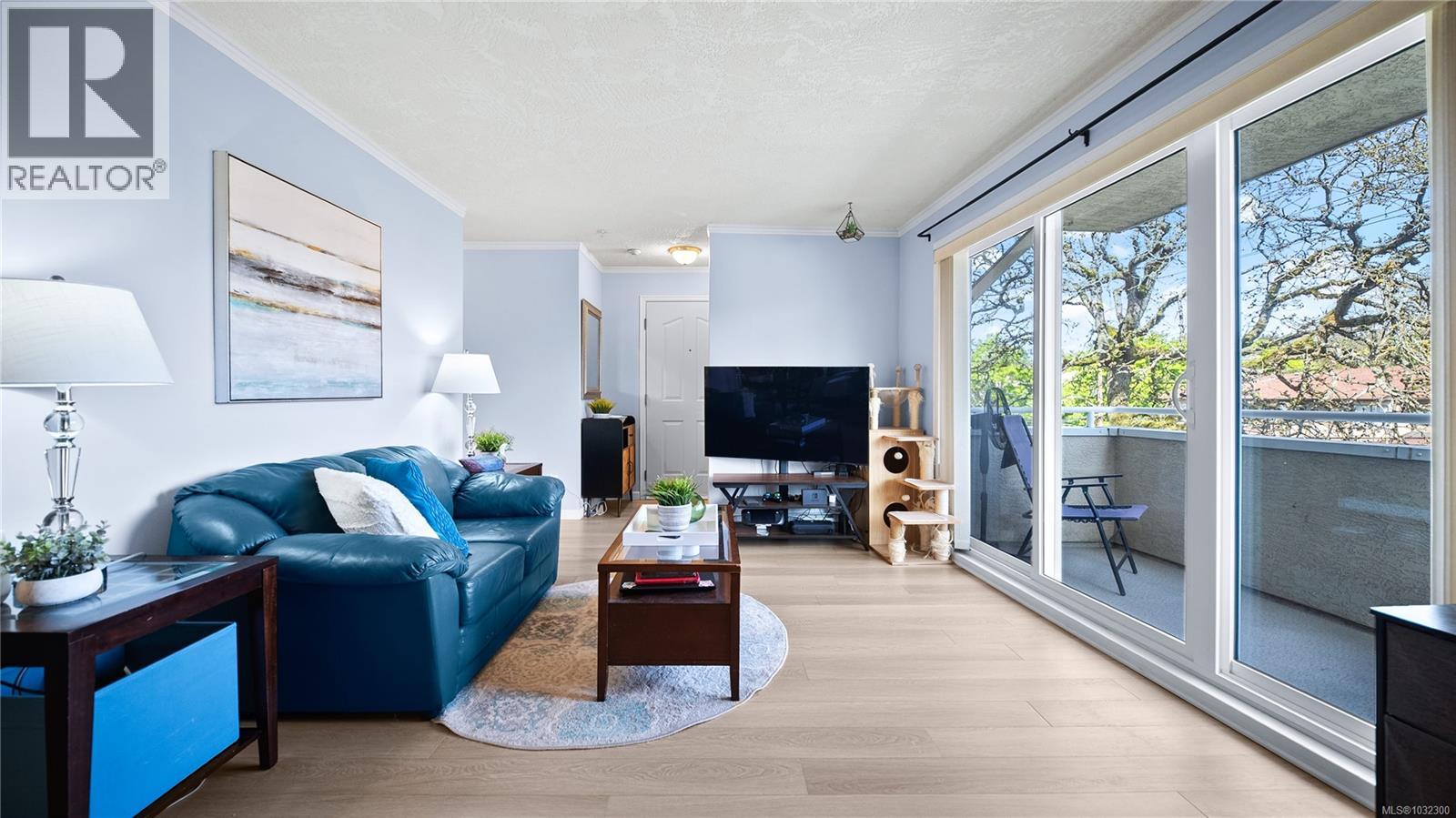 204 1361 Hillside Avenue, Victoria