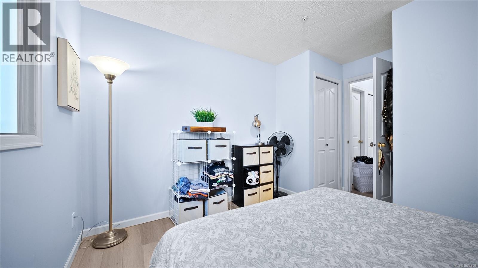 204 1361 Hillside Avenue, Victoria