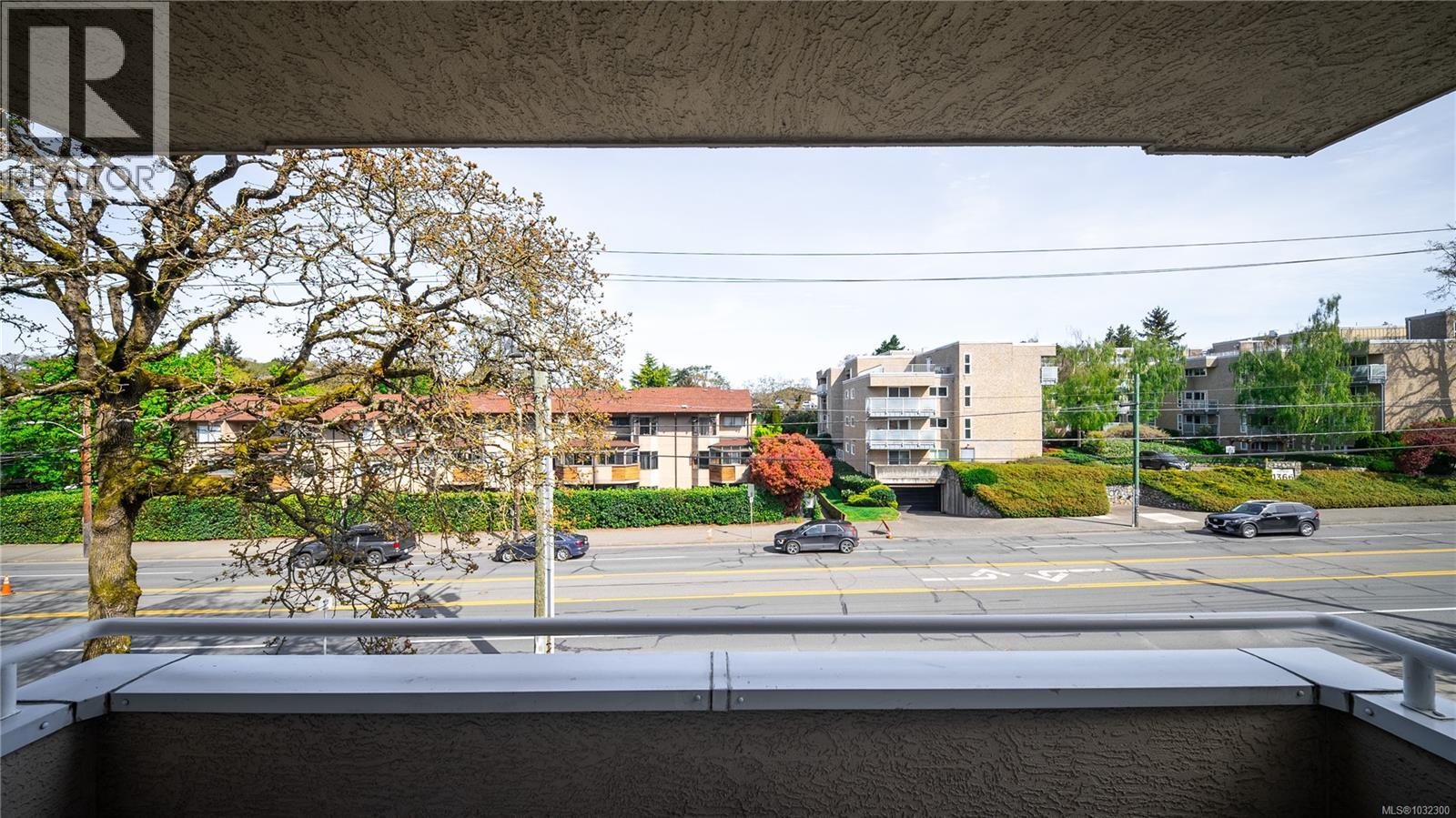 204 1361 Hillside Avenue, Victoria