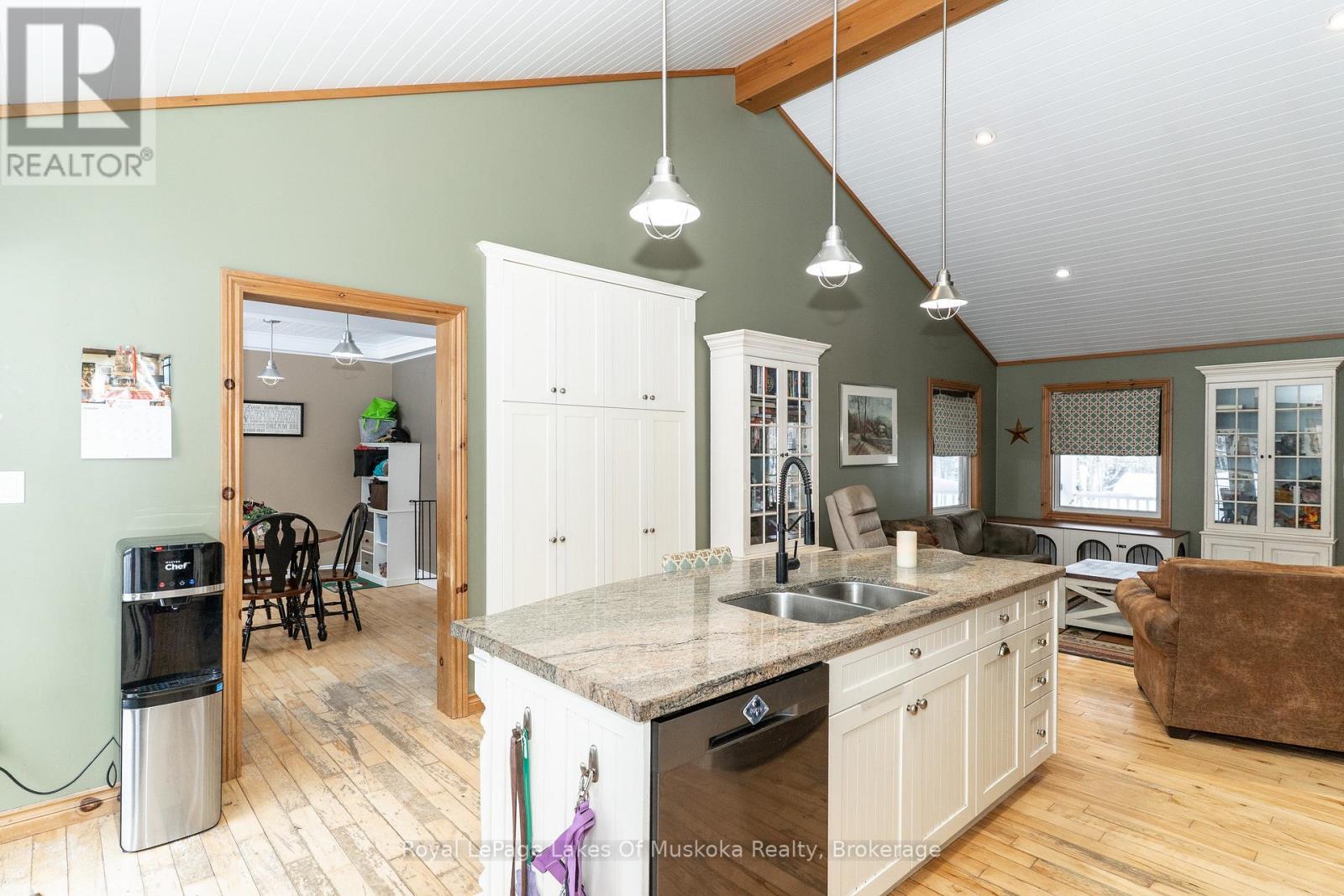 1039 FALKENBURG ROAD - 22