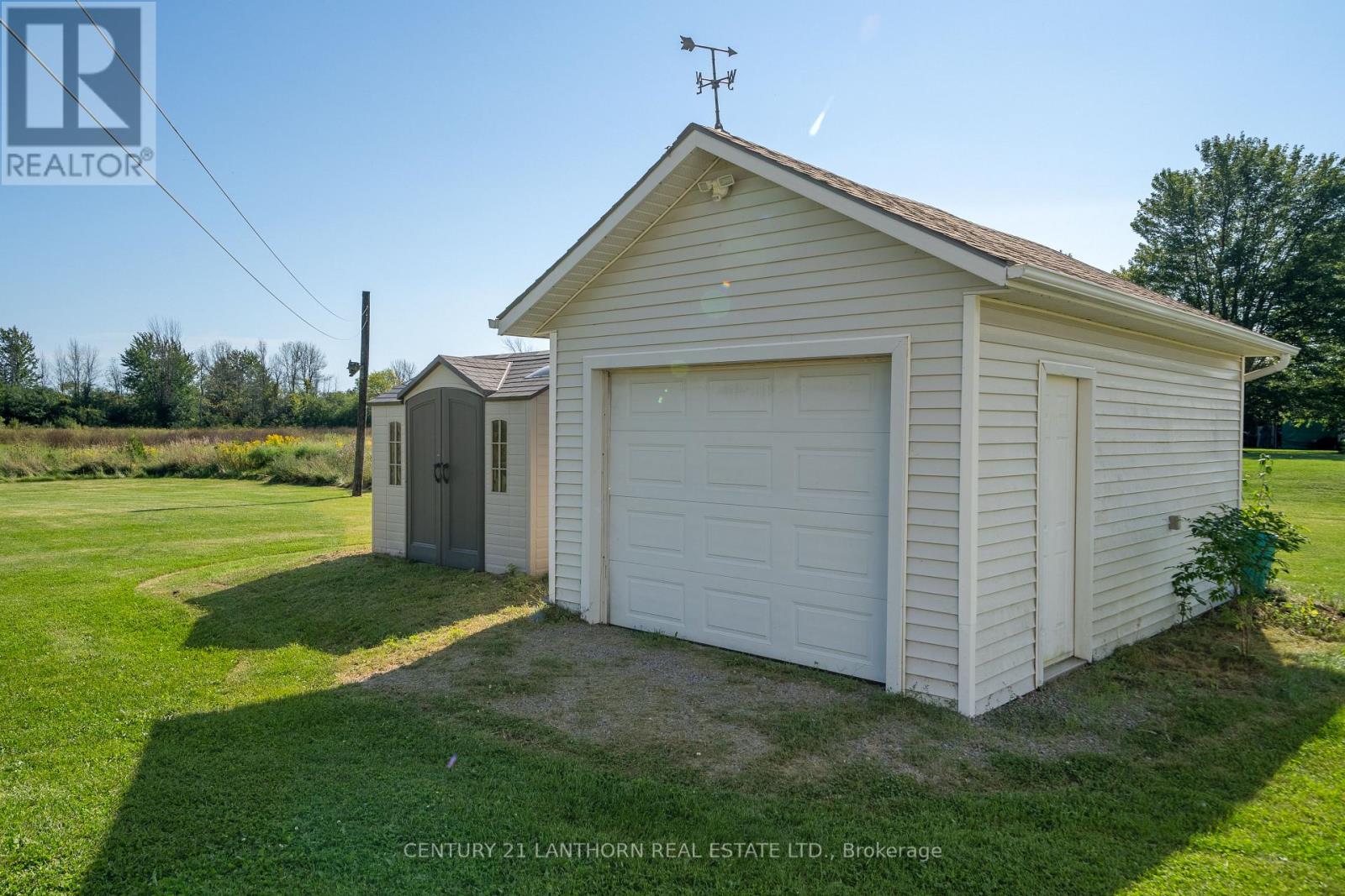 Detached garage