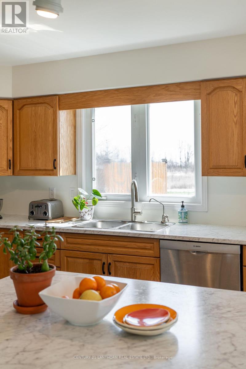 Fantastic kitchen with updated counters