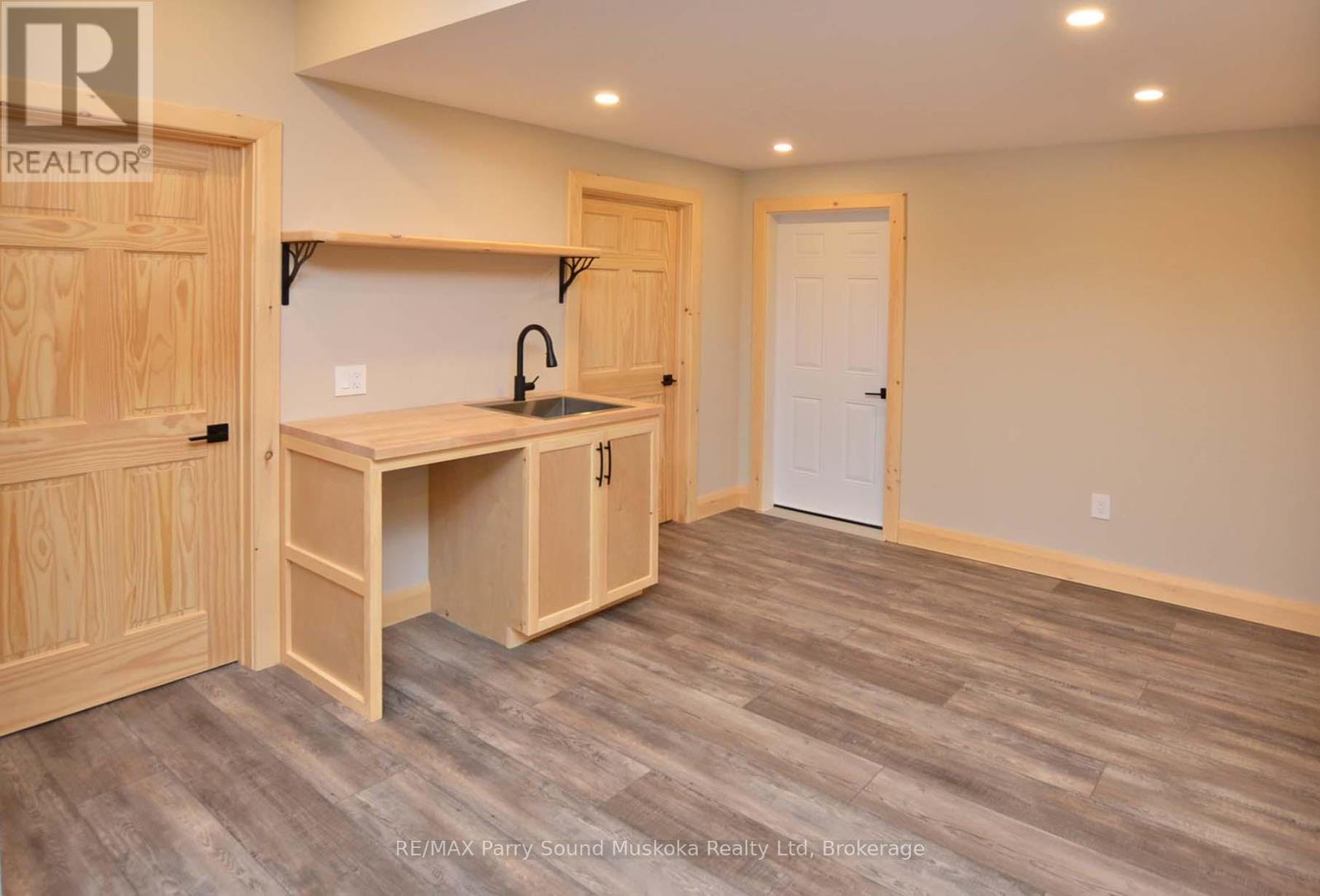 Wet Bar off Family Room