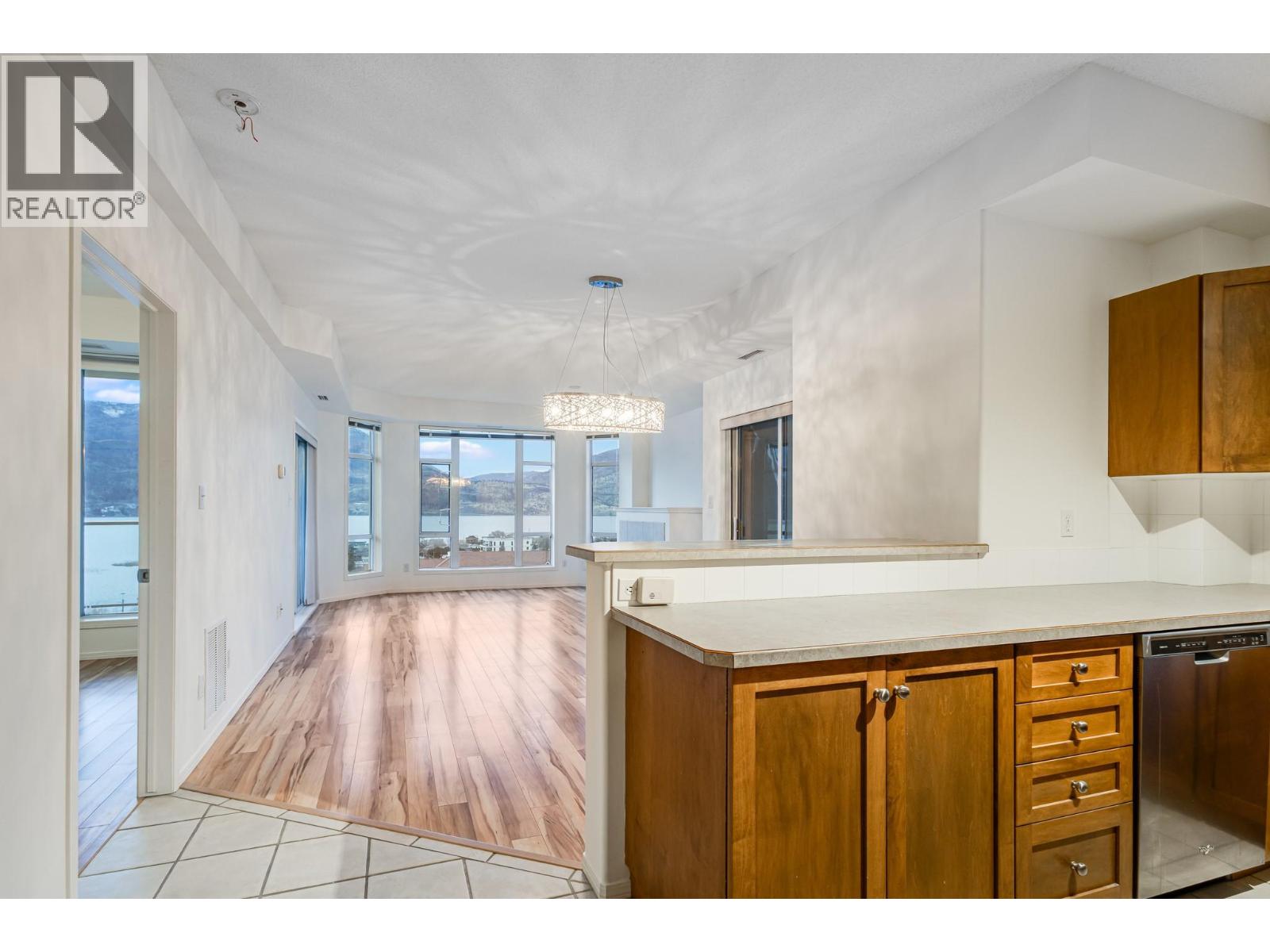 1128 Sunset Drive Unit# 1305, Kelowna