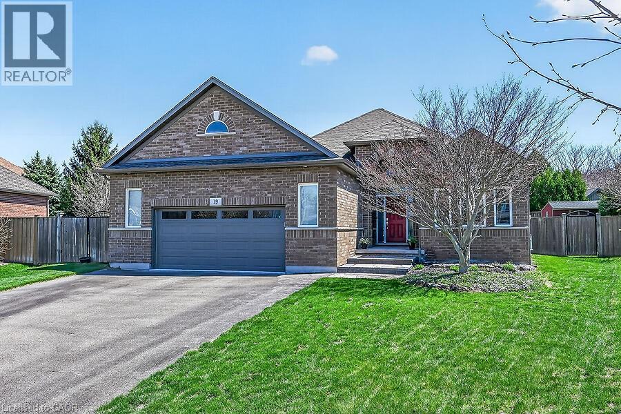 19 LAMPMAN Drive - 3