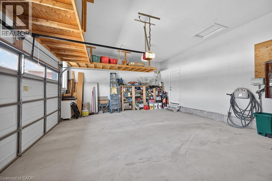 19 LAMPMAN Drive — photo 31