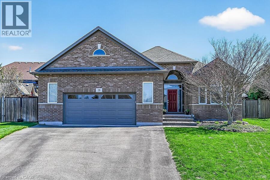 19 LAMPMAN Drive — photo 44