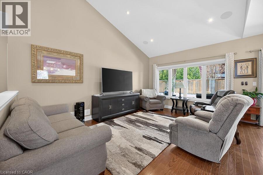 19 LAMPMAN Drive - 9