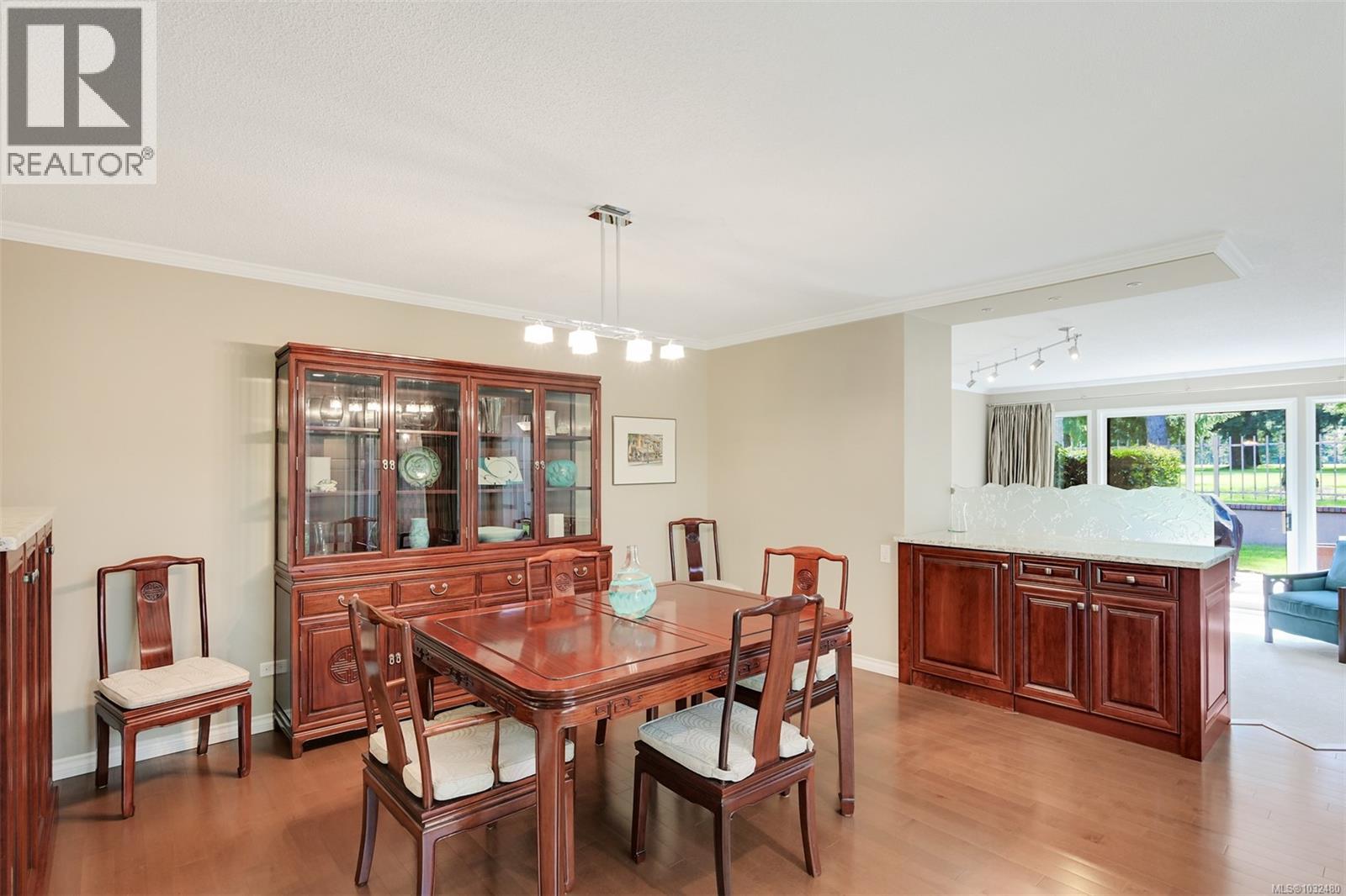 104 2345 Cedar Hill Cross Road, Oak Bay