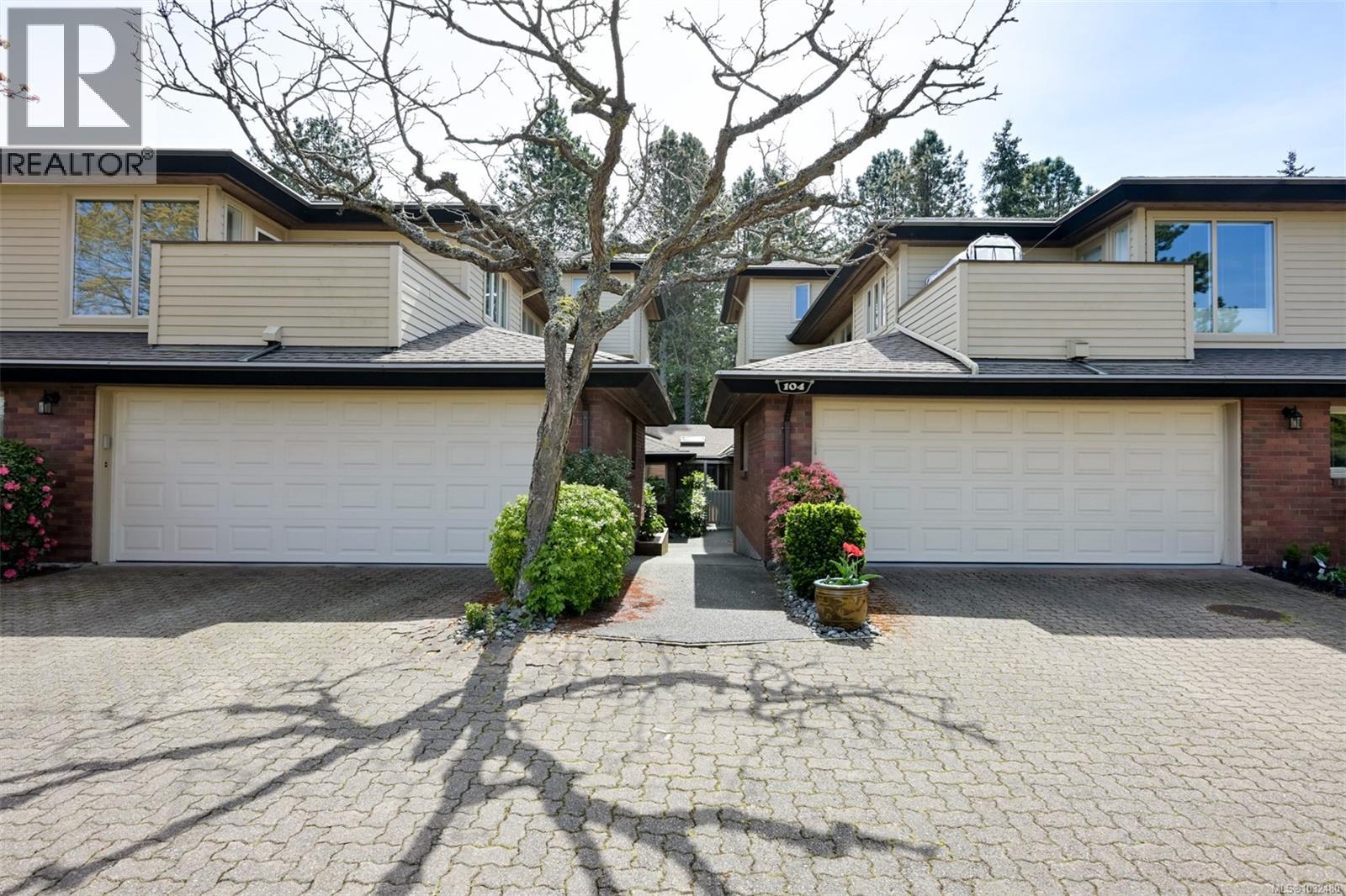 104 2345 Cedar Hill Cross Road, Oak Bay