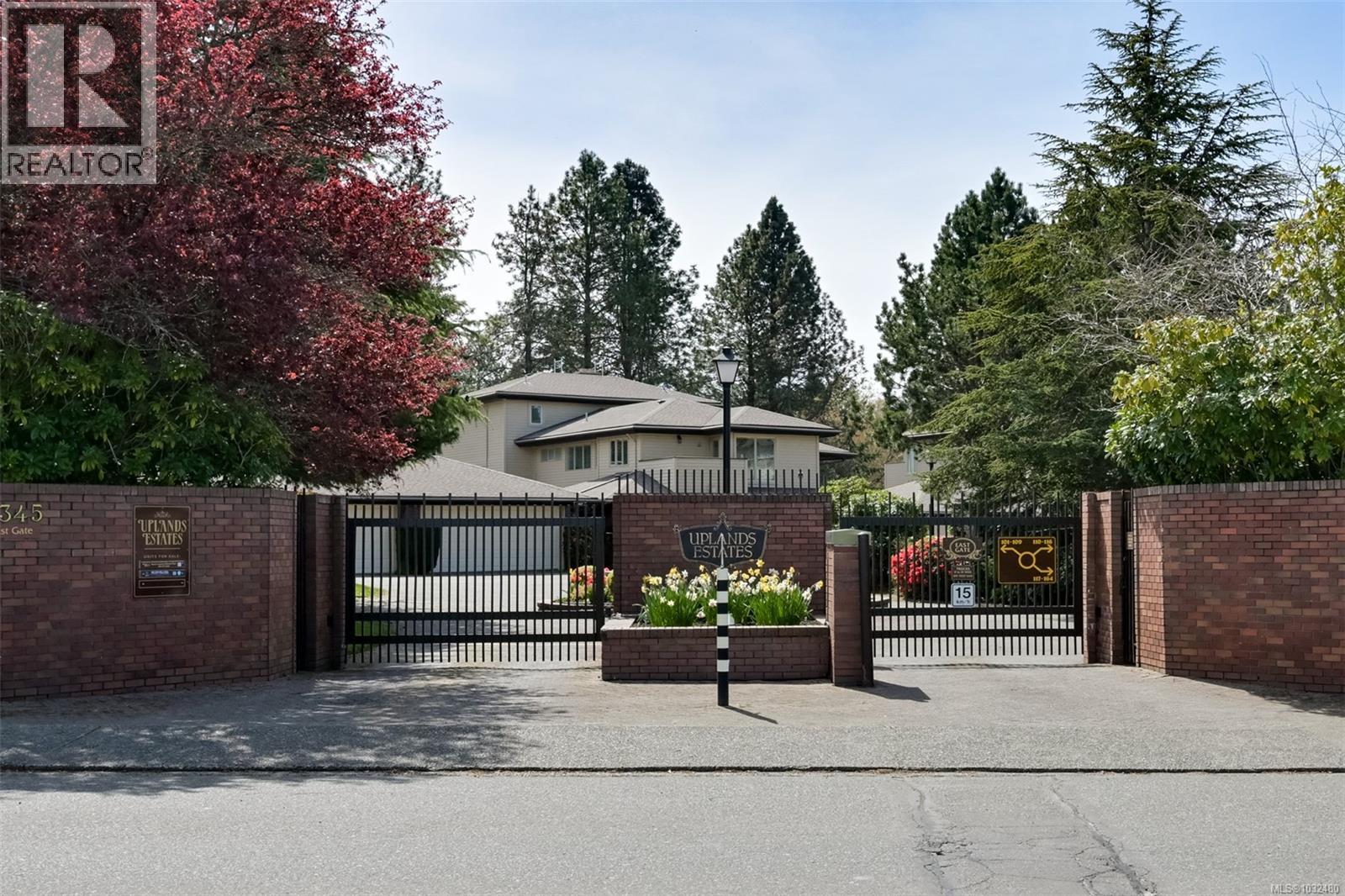 104 2345 Cedar Hill Cross Road, Oak Bay