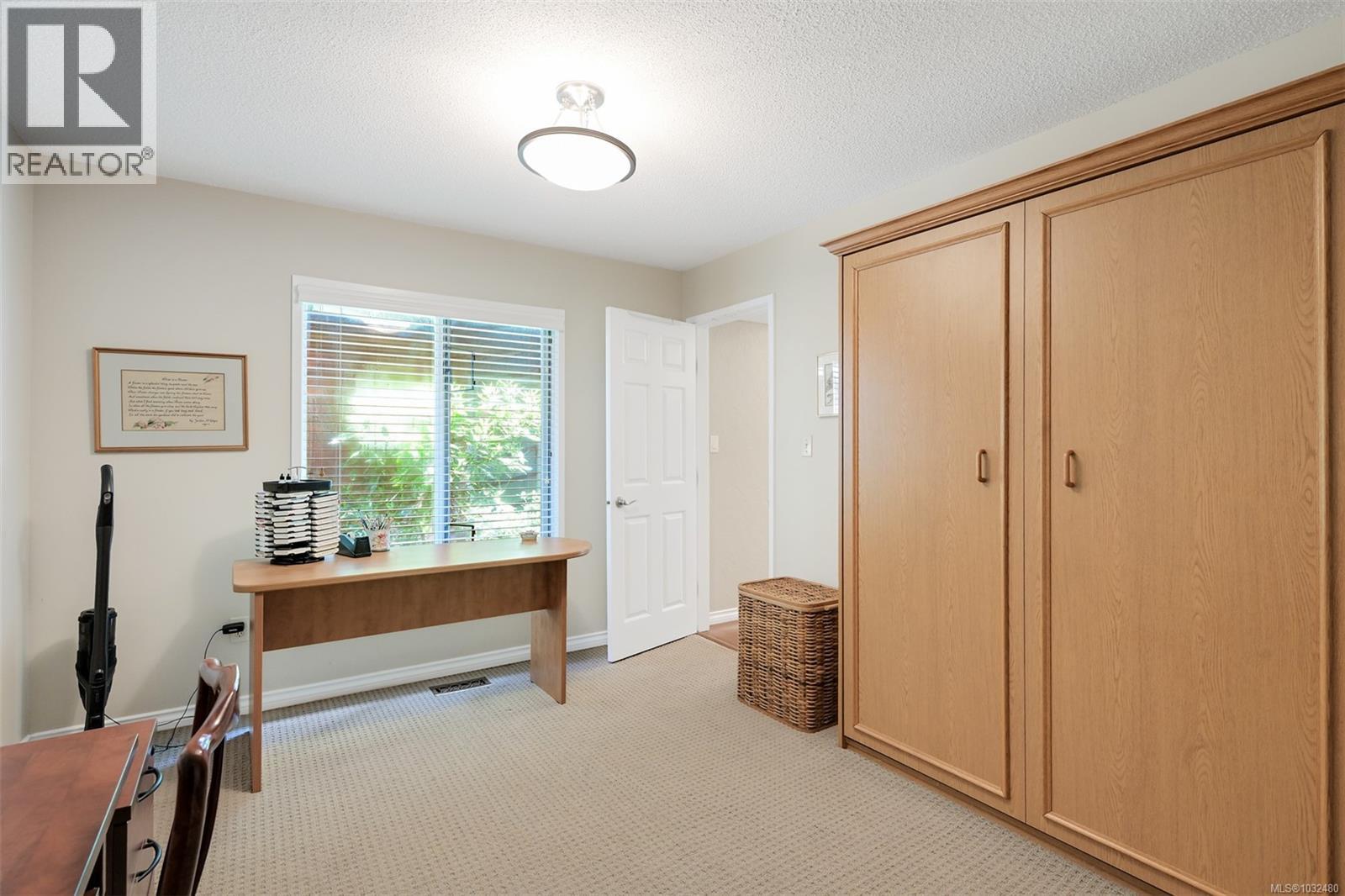 104 2345 Cedar Hill Cross Road, Oak Bay