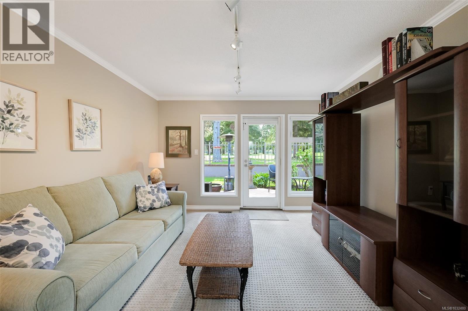 104 2345 Cedar Hill Cross Road, Oak Bay