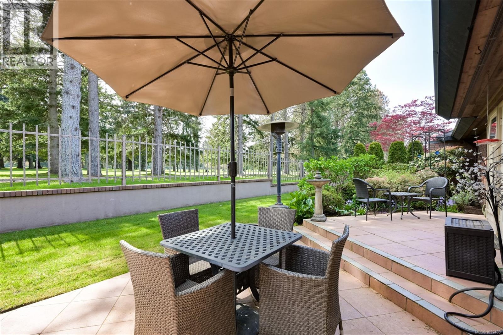 104 2345 Cedar Hill Cross Road, Oak Bay