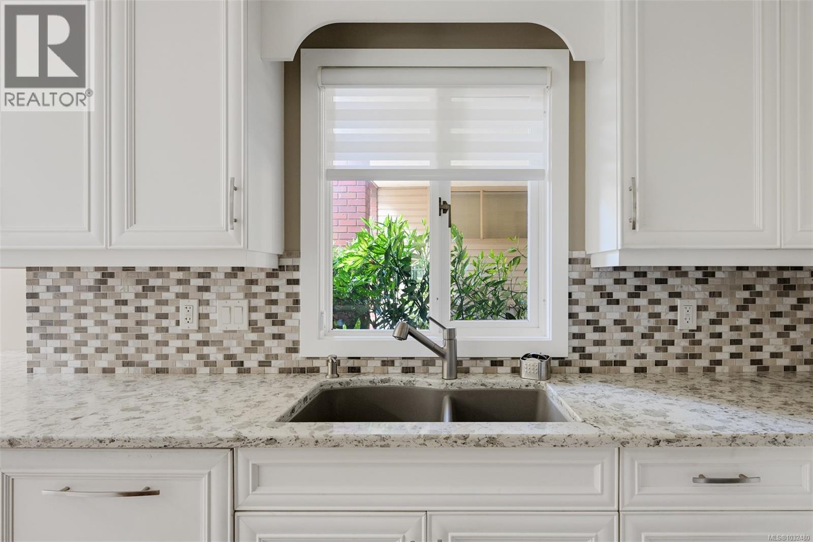 104 2345 Cedar Hill Cross Road, Oak Bay