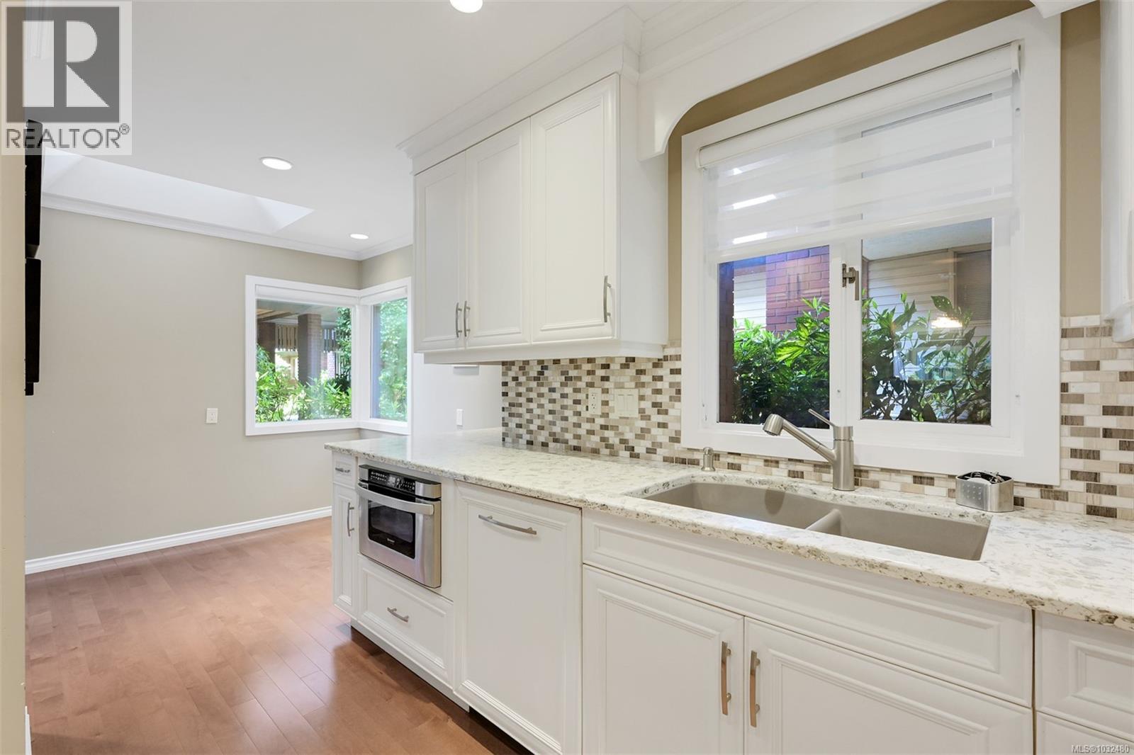 104 2345 Cedar Hill Cross Road, Oak Bay