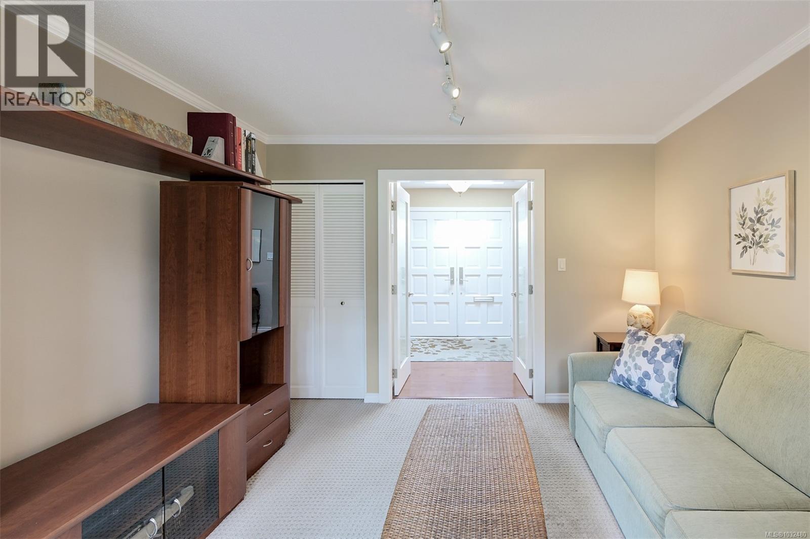 104 2345 Cedar Hill Cross Road, Oak Bay