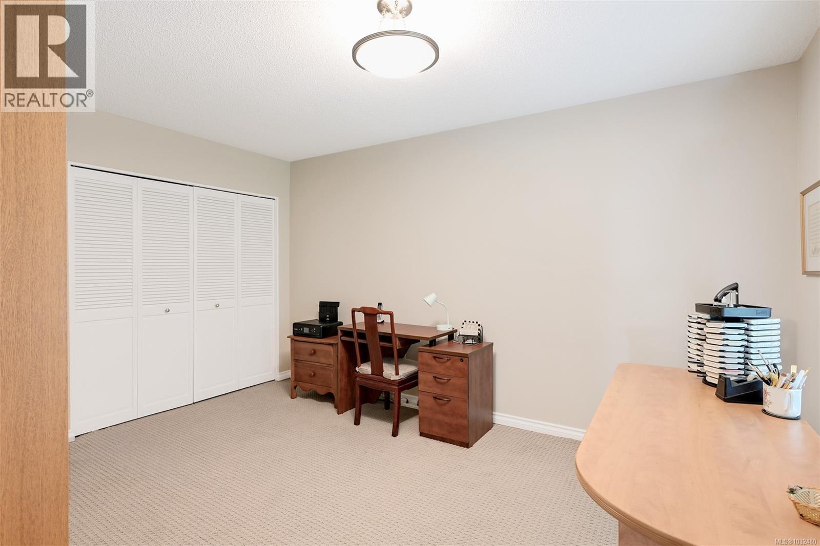 104 2345 Cedar Hill Cross Road, Oak Bay