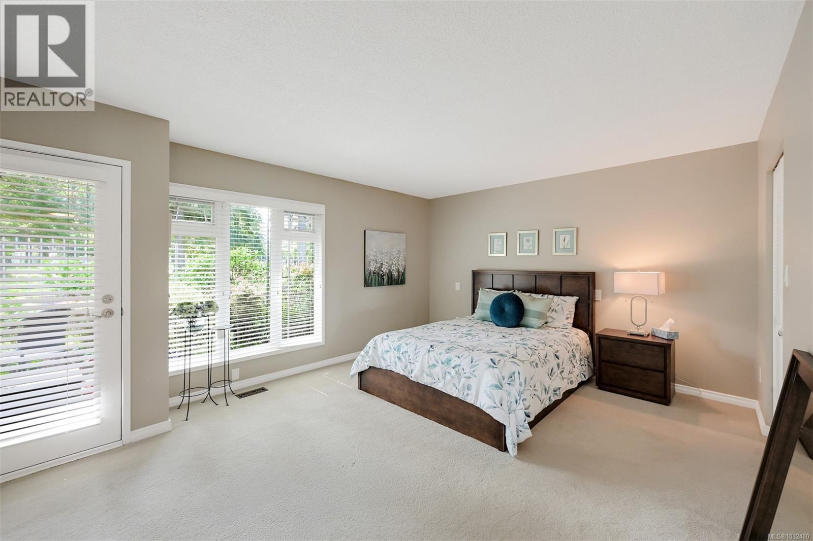 104 2345 Cedar Hill Cross Road, Oak Bay