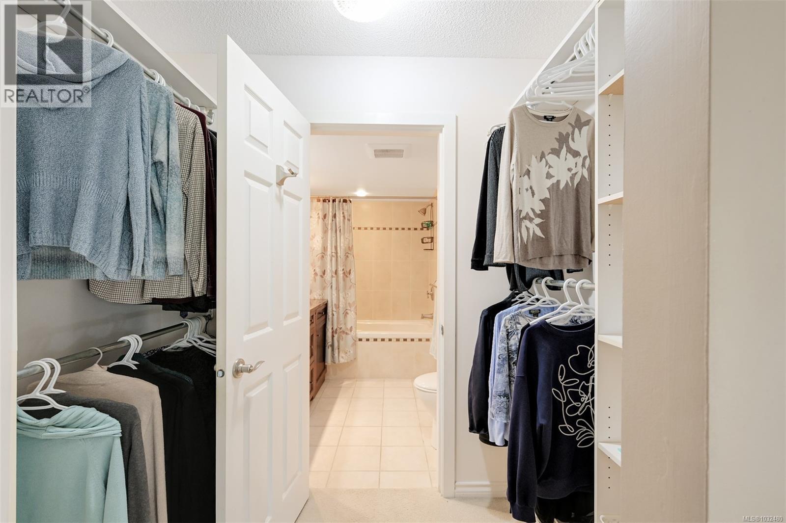 104 2345 Cedar Hill Cross Road, Oak Bay