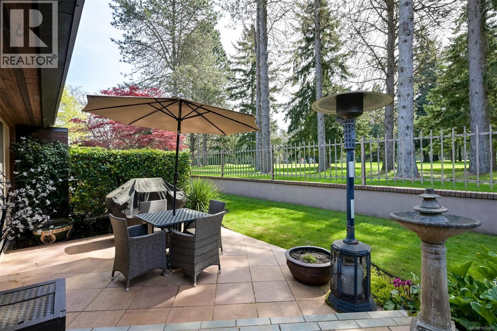 104 2345 Cedar Hill Cross Road, Oak Bay