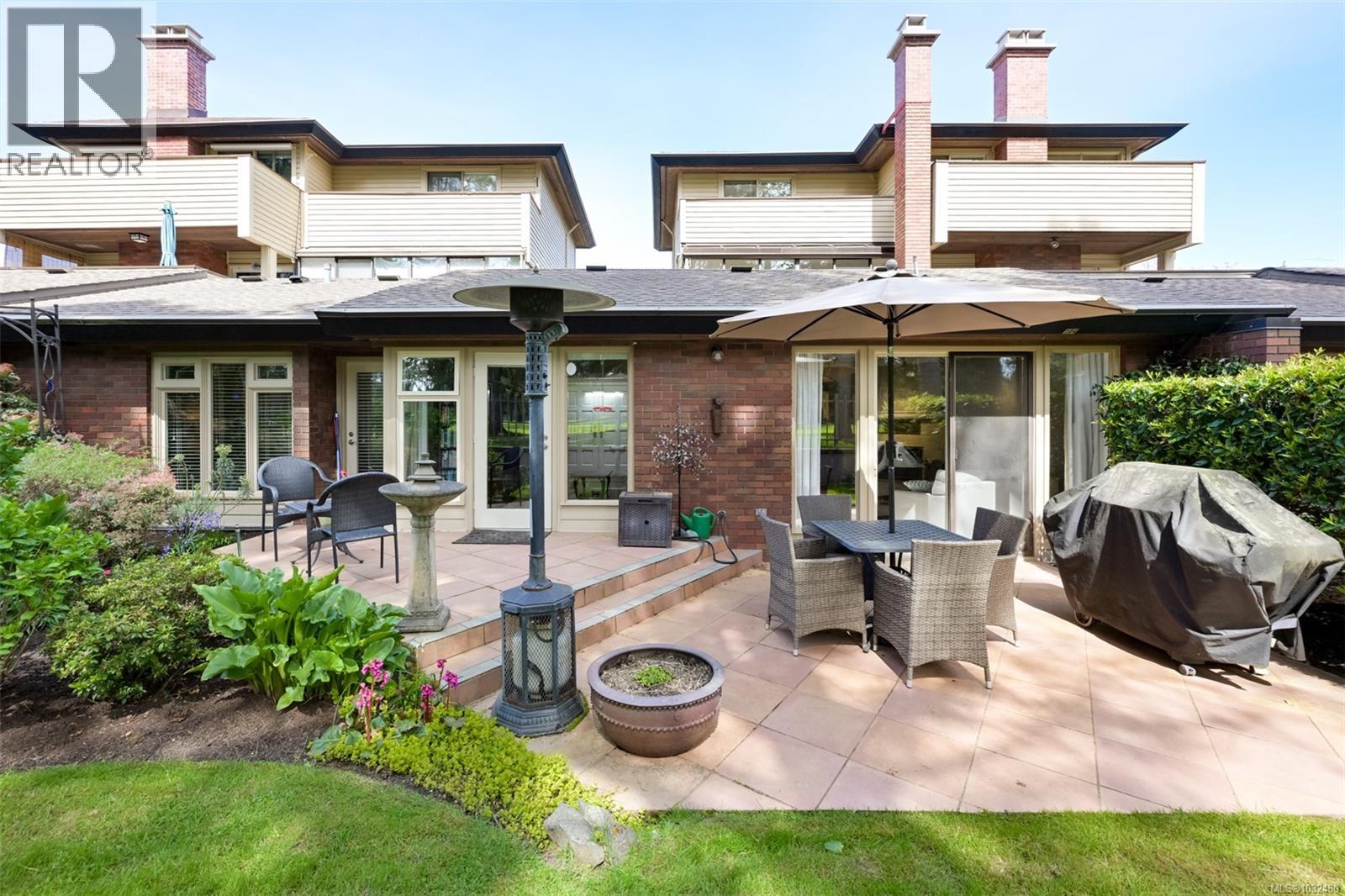 104 2345 Cedar Hill Cross Road, Oak Bay