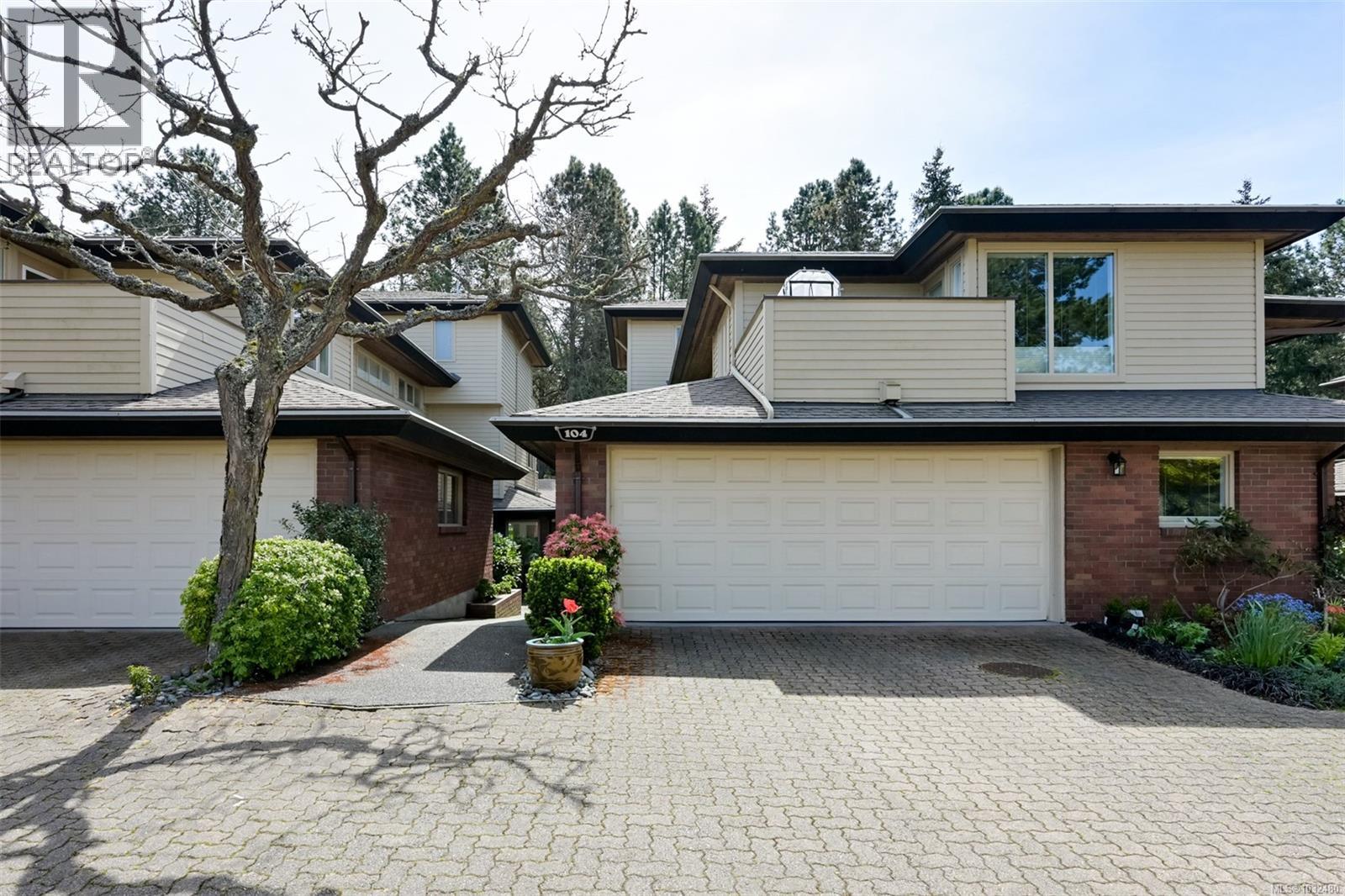 104 2345 Cedar Hill Cross Road, Oak Bay