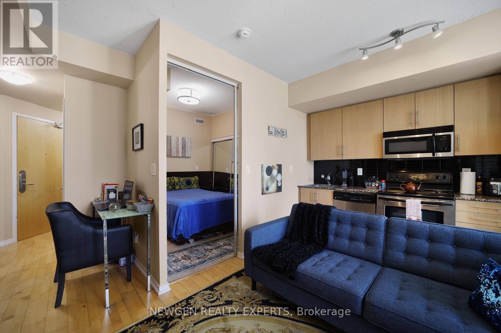 #1506 55 BREMNER BOULEVARD - 12