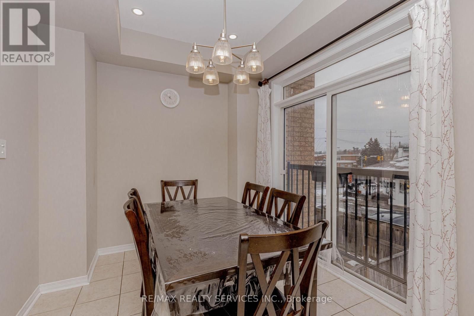 47 CURRAN HALL CRESCENT - 26
