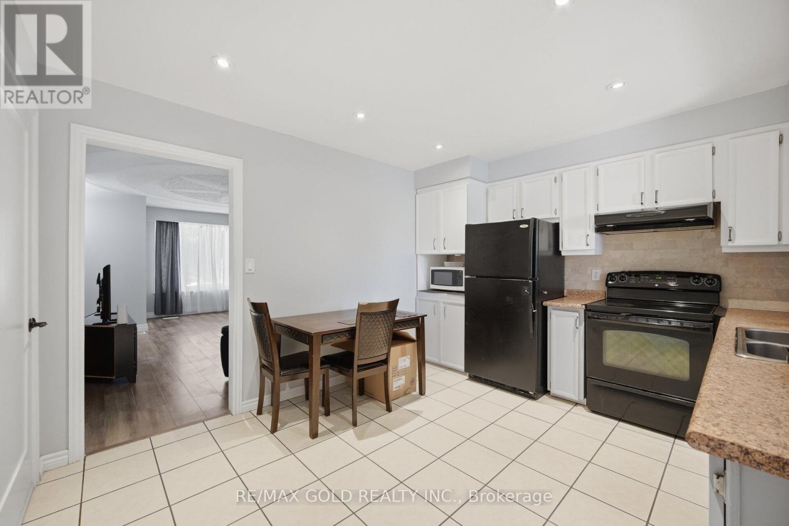 784 DOUGLAS STREET — photo 12
