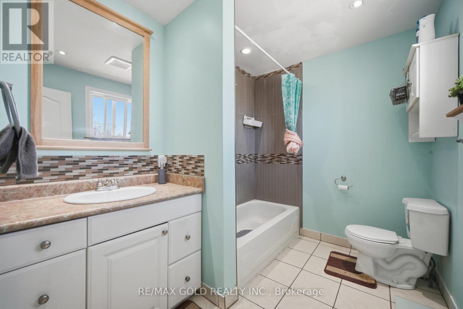 784 DOUGLAS STREET — photo 26
