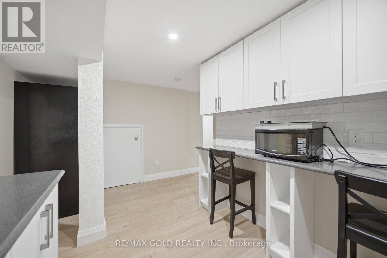 784 DOUGLAS STREET — photo 31