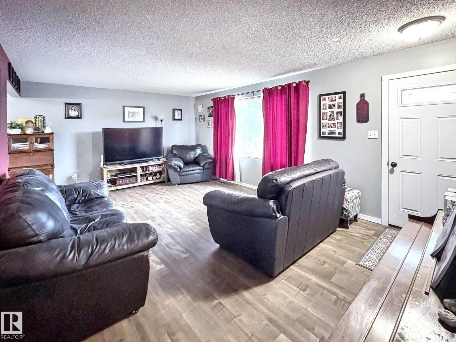 5025 54 ST - 2