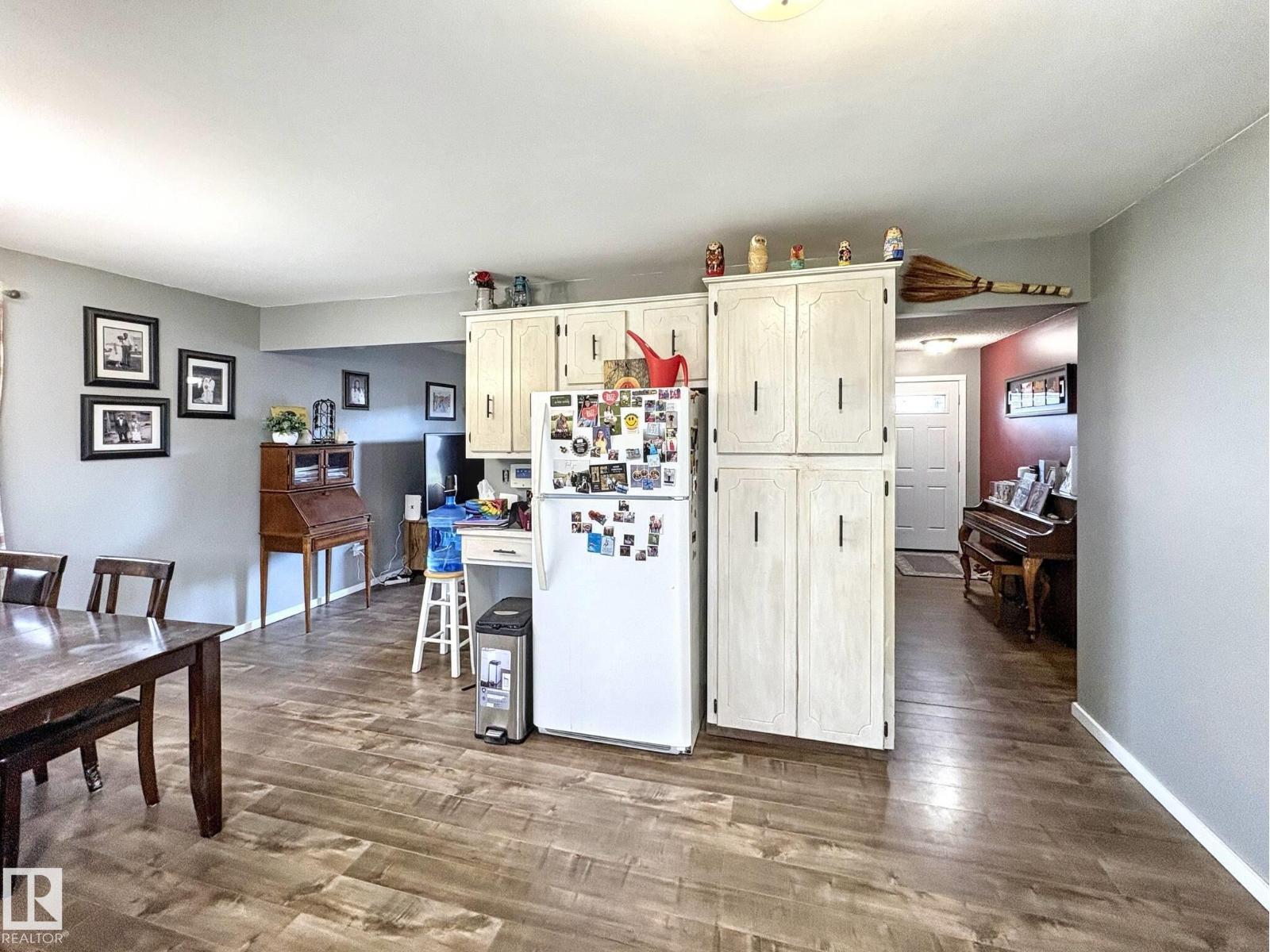 5025 54 ST - 4