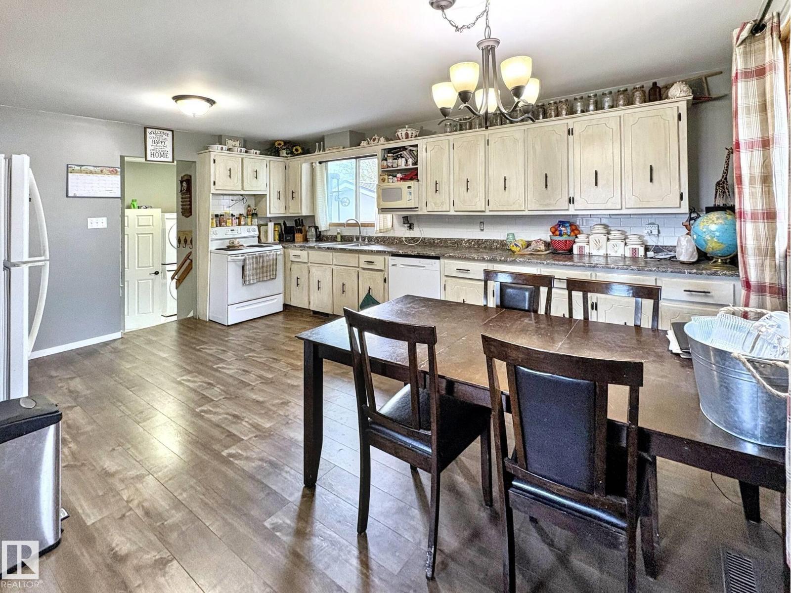 5025 54 ST - 5