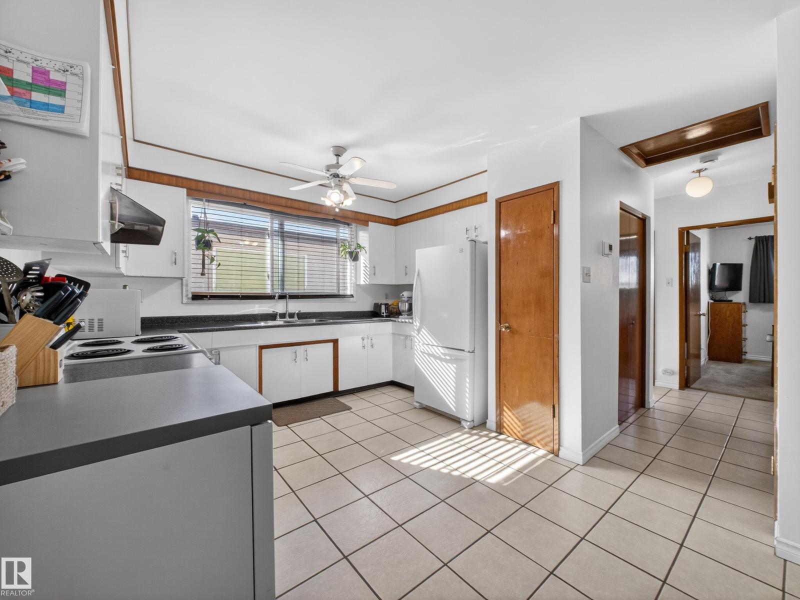 7214 78 AV NW - 18