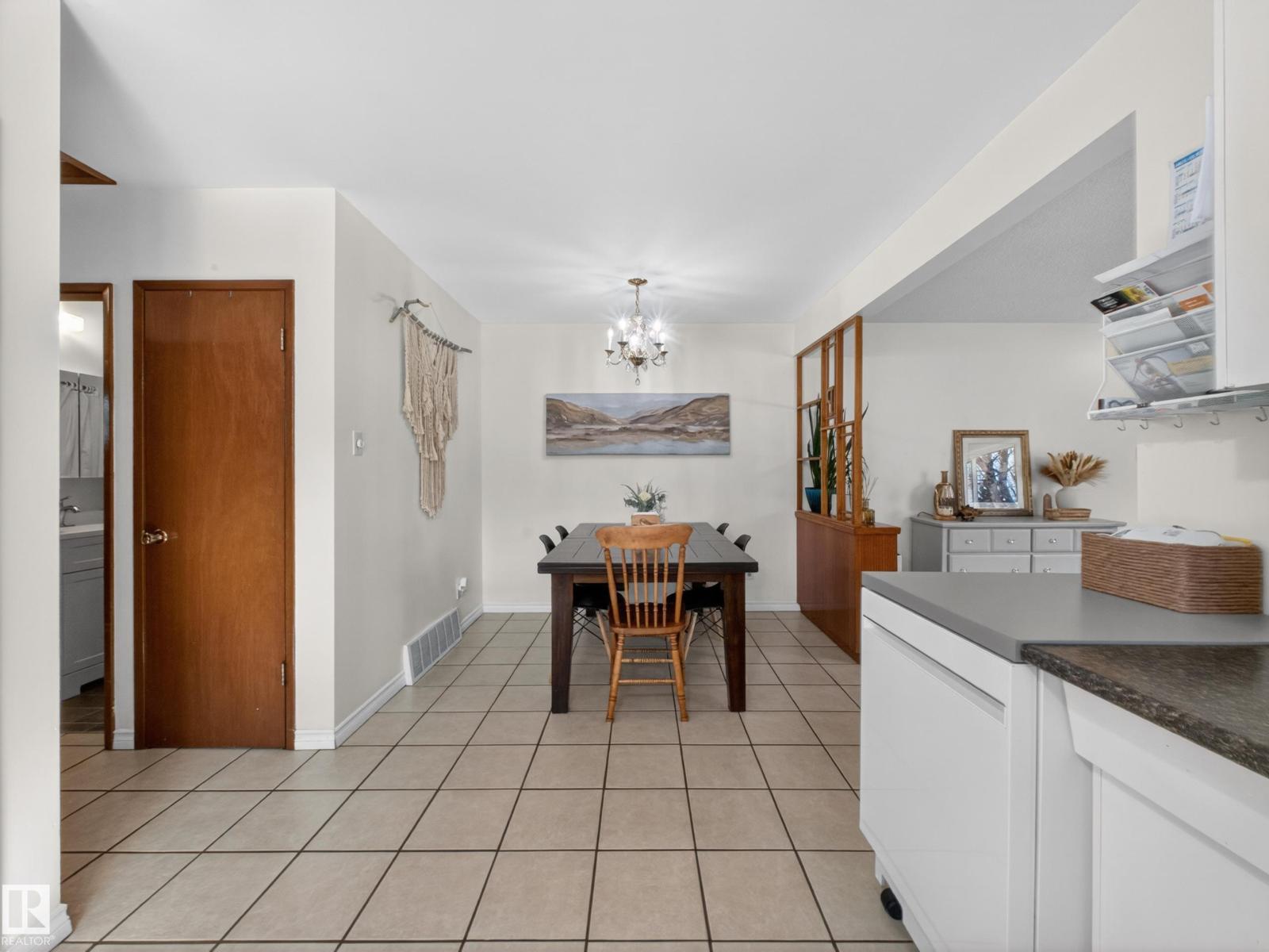 7214 78 AV NW - 19