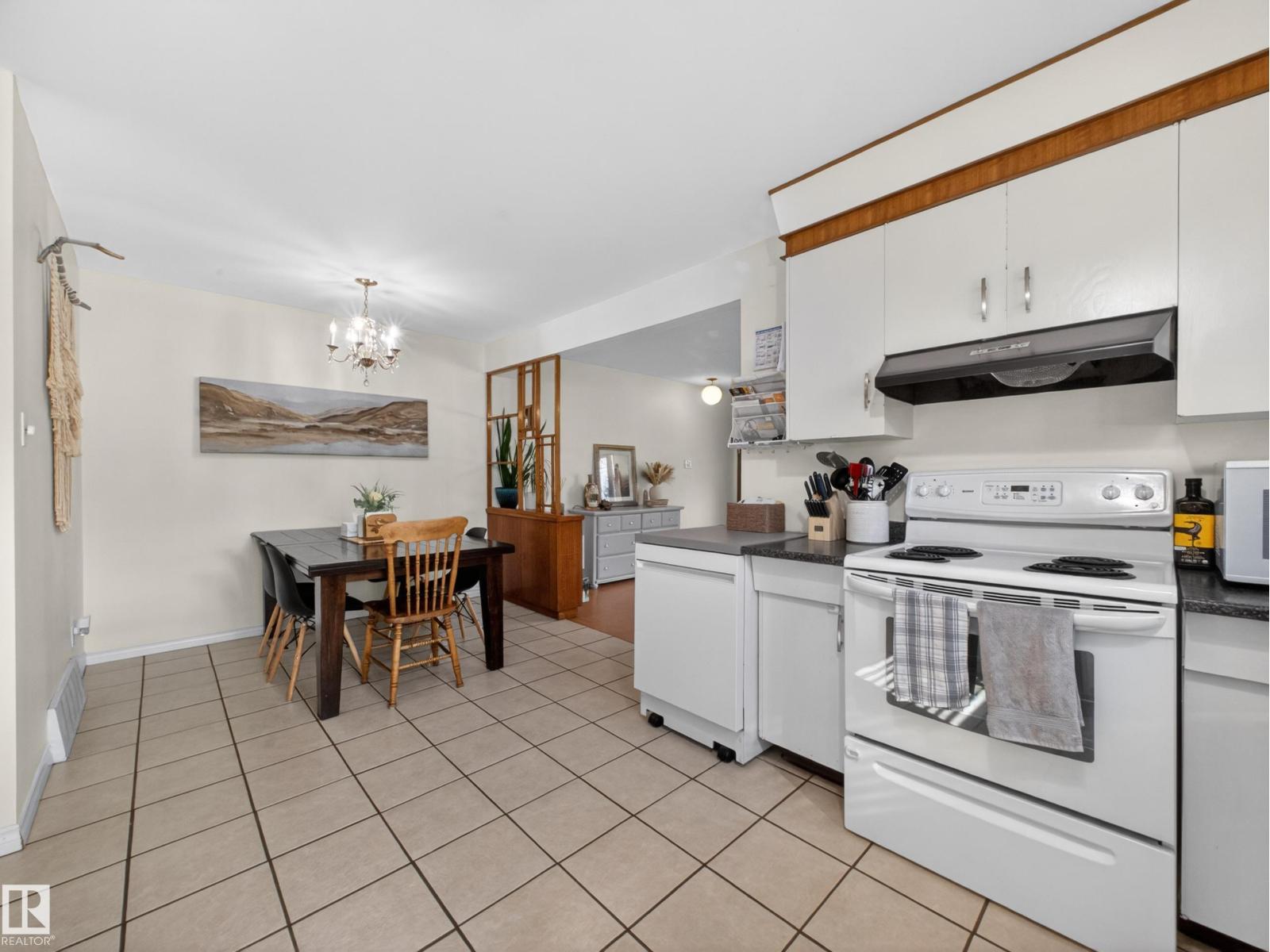 7214 78 AV NW - 20