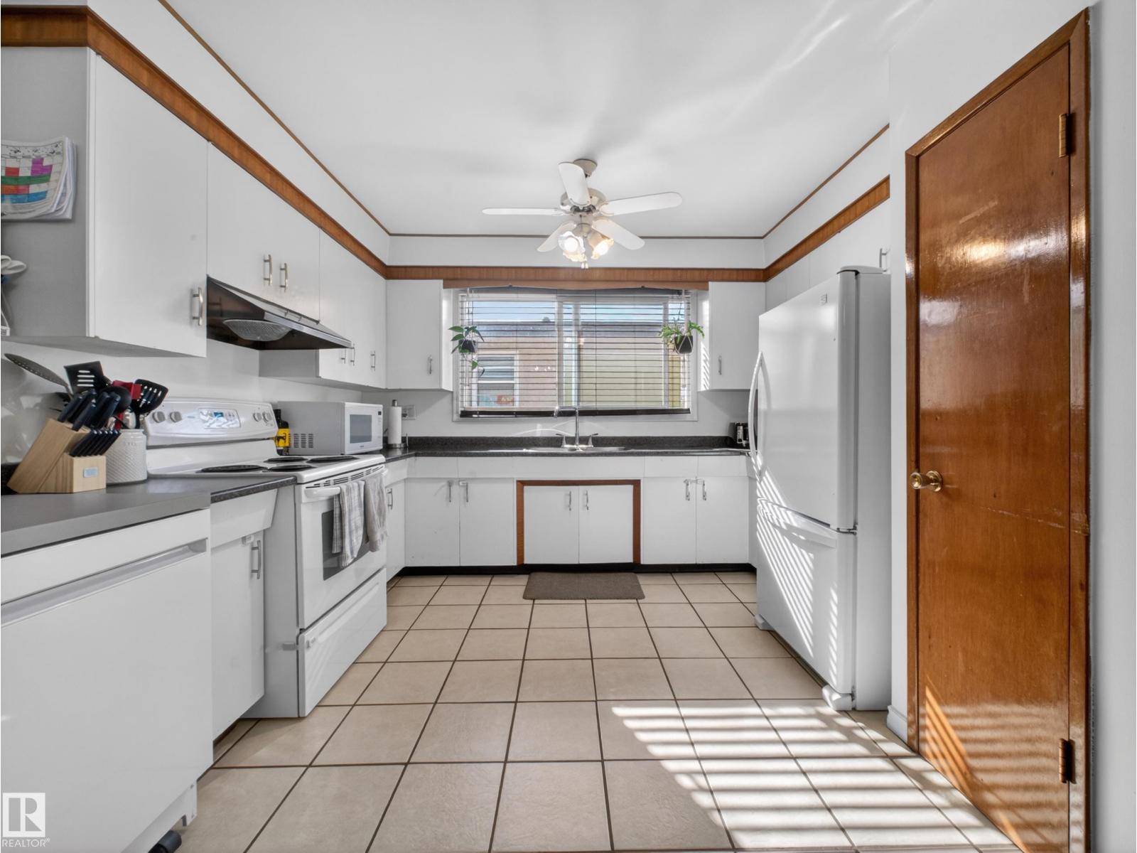 7214 78 AV NW - 22
