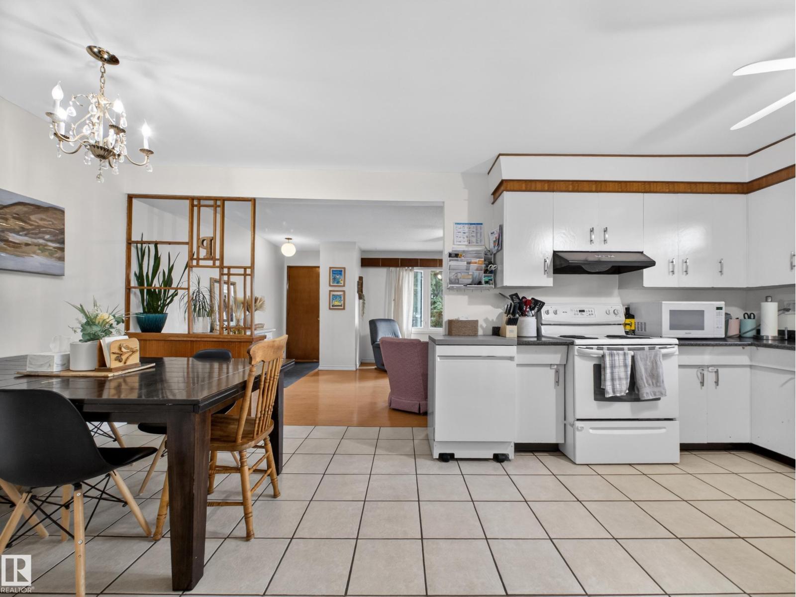 7214 78 AV NW - 25