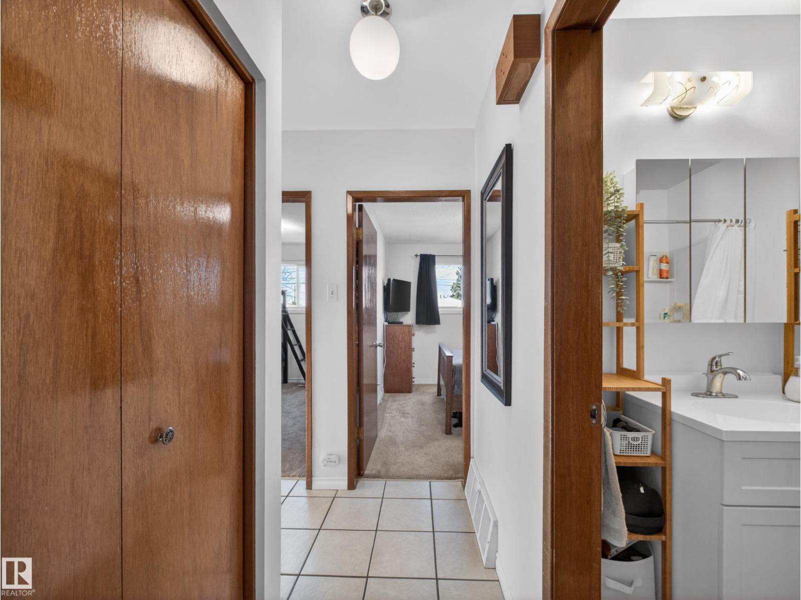 7214 78 AV NW - 26