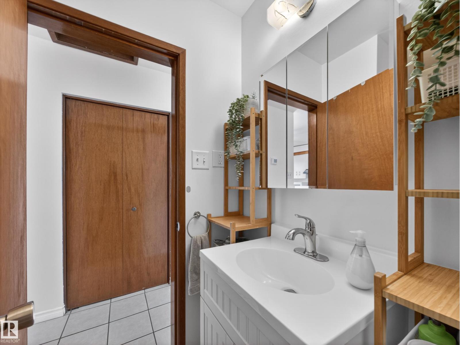 7214 78 AV NW - 27