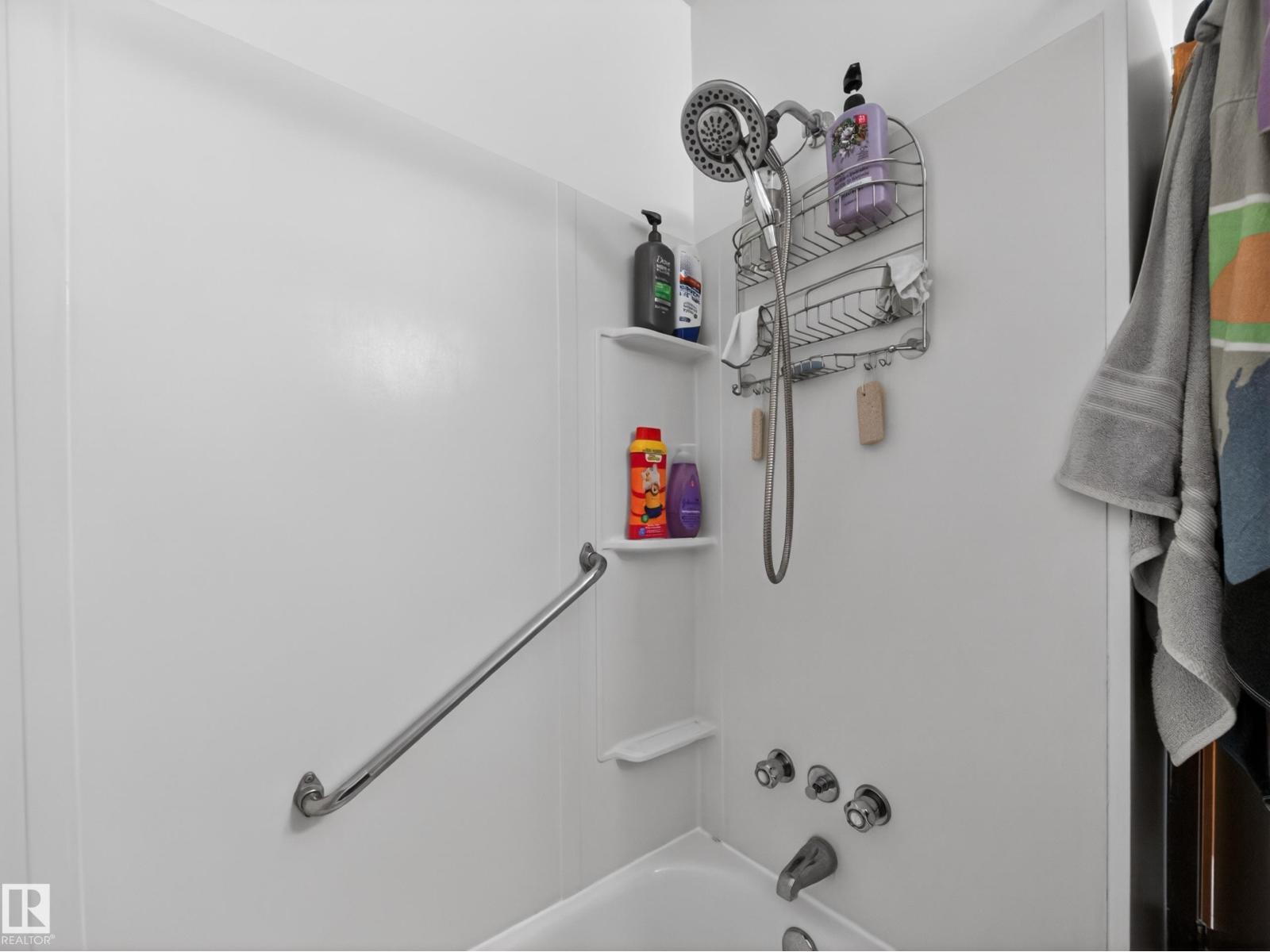 7214 78 AV NW - 28