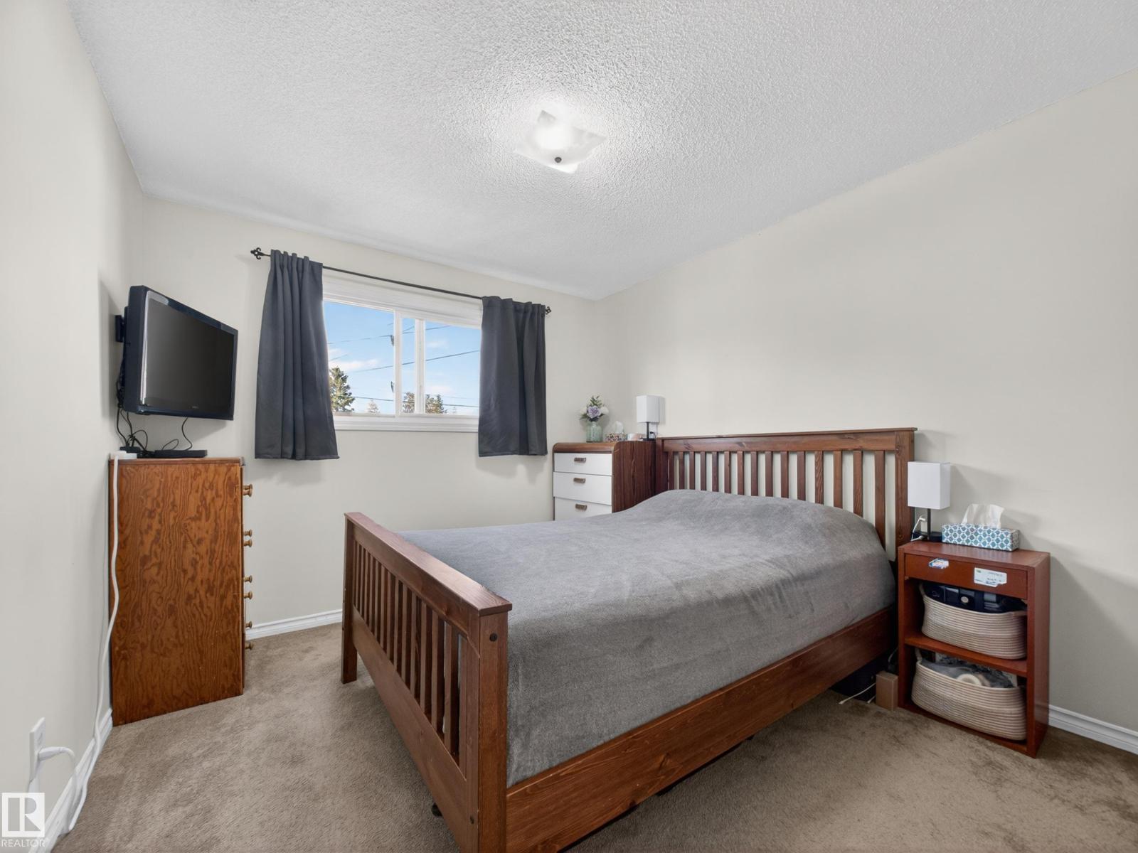 7214 78 AV NW - 32