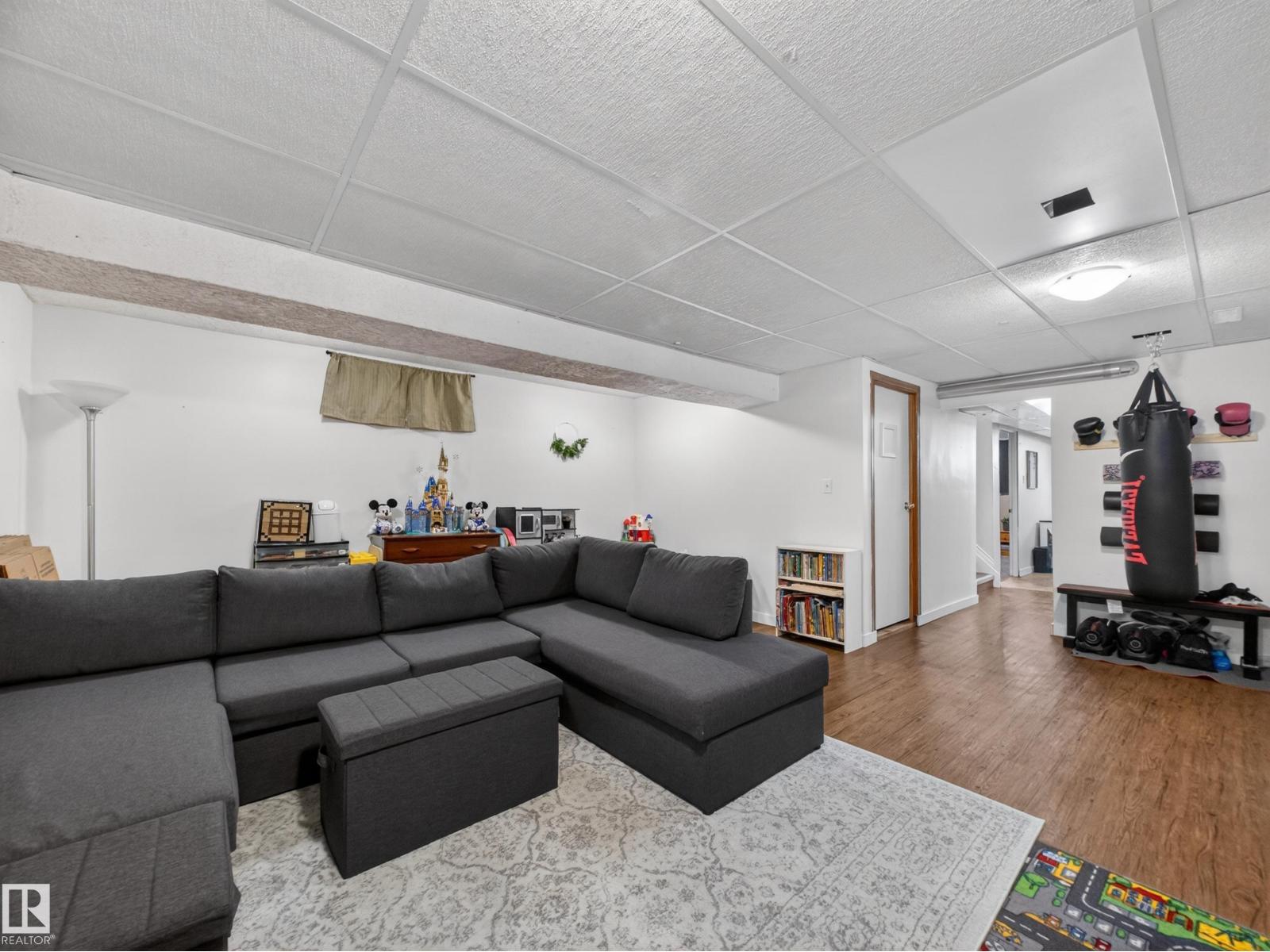 7214 78 AV NW - 37