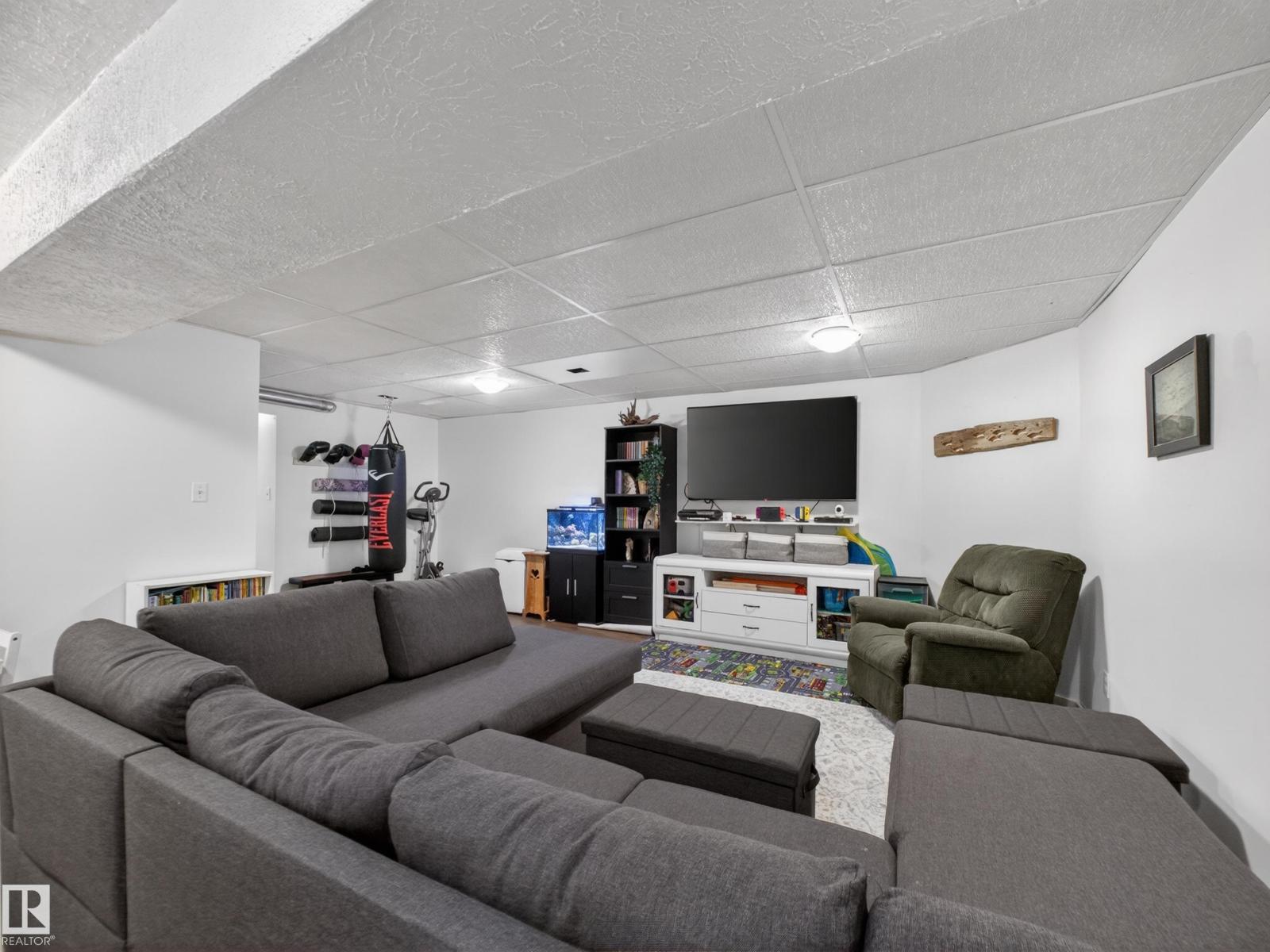7214 78 AV NW - 38