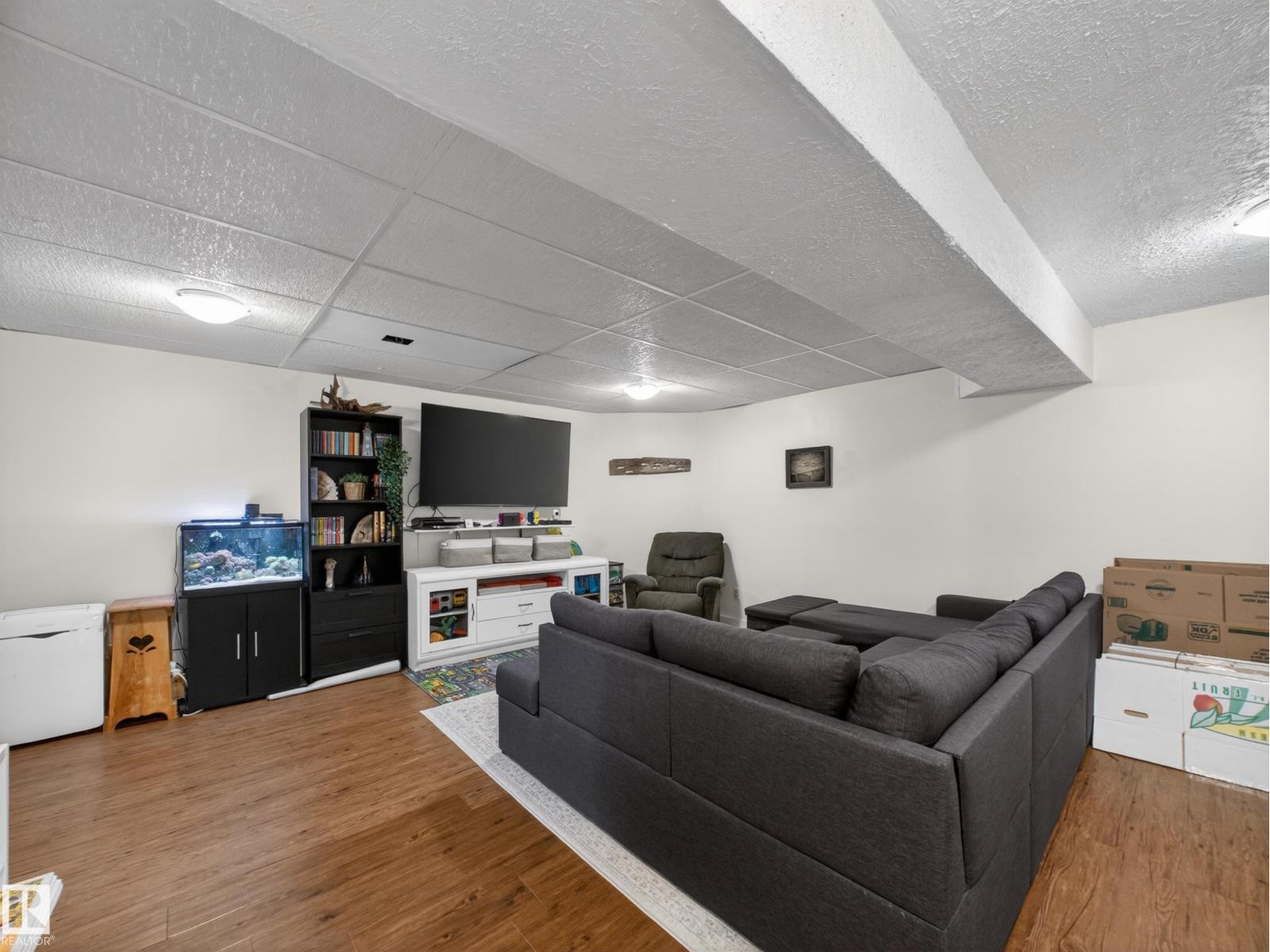 7214 78 AV NW - 40